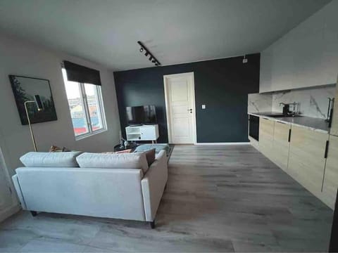 TV and multimedia, Kitchen or kitchenette, Living room, Seating area