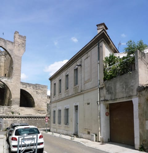 Landmark view, Location