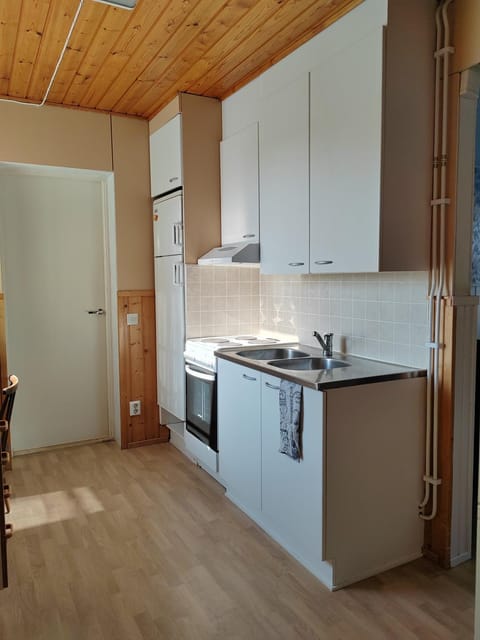 Kitchen or kitchenette, pet friendly, stove