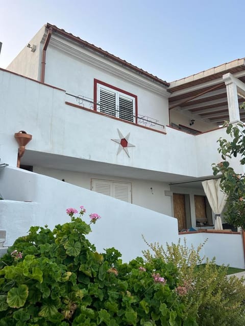 Insula -- Telti Bed and Breakfast in Sardinia