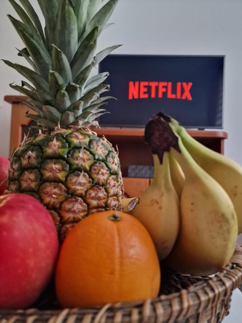 Communal lounge/ TV room, Summer, TV and multimedia, Entertainment, locker, locker