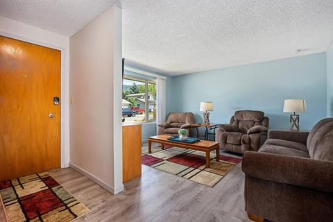 Facade/entrance, Living room