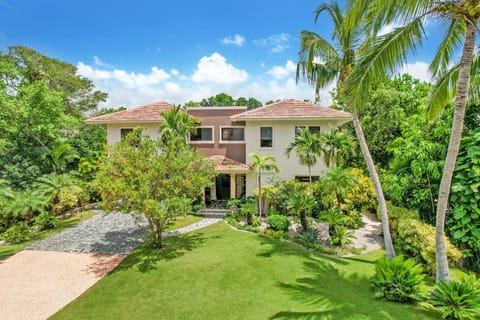 Property building, Natural landscape, Garden, Garden, Garden view