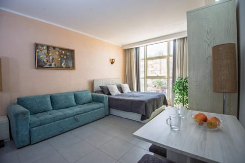 Bed, Living room, Photo of the whole room, Seating area, Dining area, Bedroom, Street view