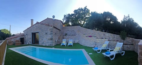 Property building, Garden, Garden view, Pool view, Swimming pool, sunbed