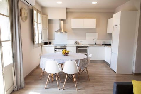 Kitchen or kitchenette, Dining area, pet friendly, stove