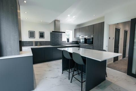 Kitchen or kitchenette, Dining area, dishwasher, minibar, pet friendly, stove