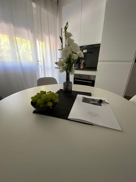 Kitchen or kitchenette, Living room, hair dresser