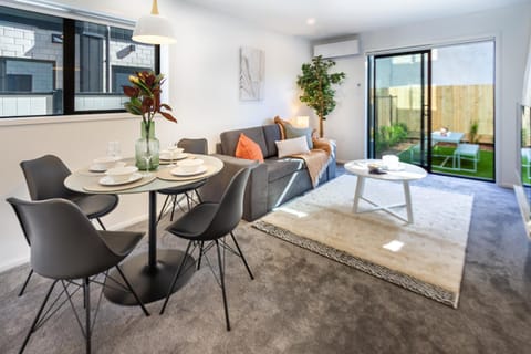Patio, Garden, TV and multimedia, Living room, Decorative detail, Seating area, Dining area, Garden view, air conditioner