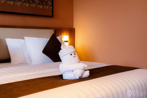 Bed, Bedroom, towels