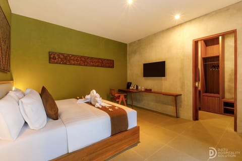 Bed, TV and multimedia, Photo of the whole room, Seating area, Bedroom
