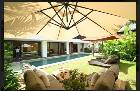 Property building, Swimming pool, sunbed