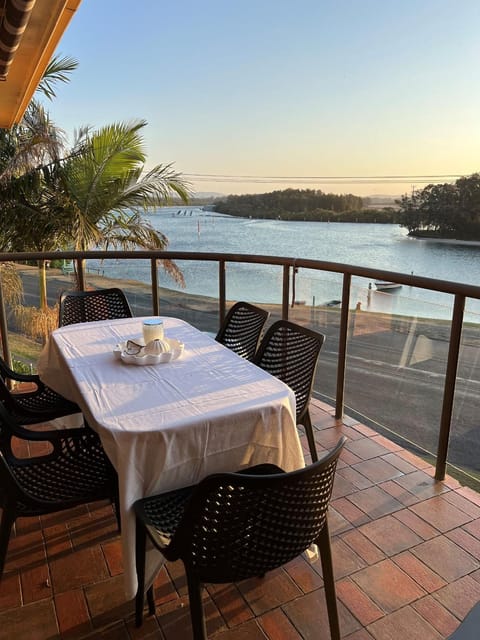 Patio, View (from property/room), Balcony/Terrace, Lake view, River view