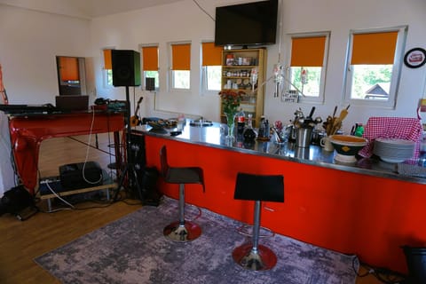 TV and multimedia, Kitchen or kitchenette