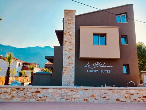 Property building, Facade/entrance, Garden