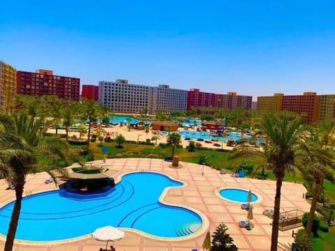 Day, Natural landscape, Swimming pool, Swimming pool, sunbed