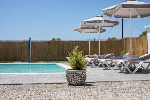 Swimming pool, sunbed
