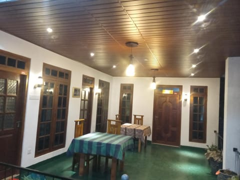 Seating area, Dining area