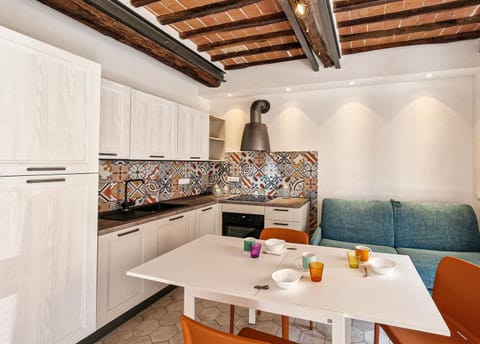 Property building, Kitchen or kitchenette, Living room