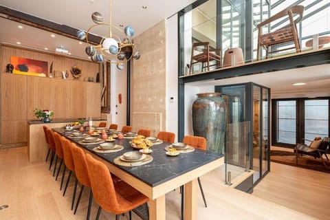 Kitchen or kitchenette, Seating area, Dining area