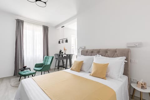 Bed, Living room, Seating area, Bedroom