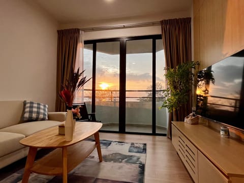 TV and multimedia, Living room, Sunset