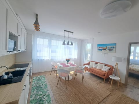 Living room, Meals, kitchen