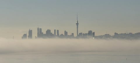 Auckland Sea&SkyTower view HOMESTAY with free Netflix, Parking Vacation rental in Auckland