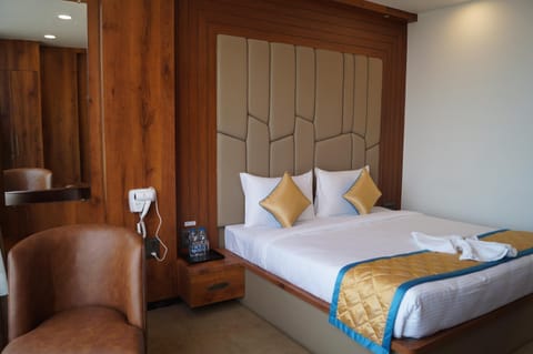 Bed, Photo of the whole room, Bedroom, towels, wardrobe