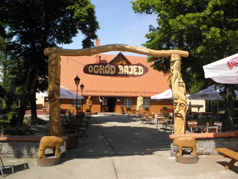 Property building, Restaurant/places to eat, Food
