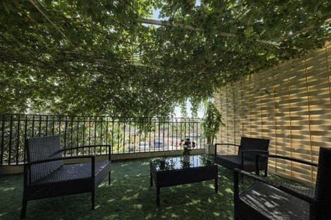 Patio, Spring, Day, Garden, Garden, View (from property/room), Balcony/Terrace, Balcony/Terrace, Living room, Seating area, Dining area, Garden view