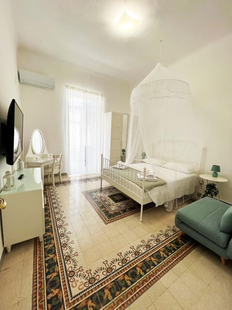 Bed, TV and multimedia, View (from property/room), Balcony/Terrace, Bedroom, internet, microwave, wardrobe, air conditioner