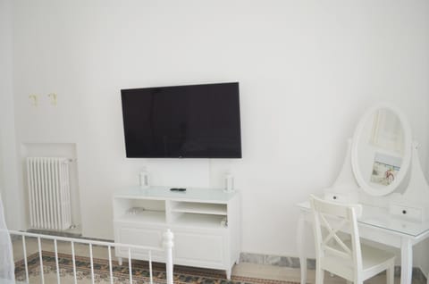 Bed, TV and multimedia, Balcony/Terrace, Photo of the whole room, internet, microwave, soundproof, air conditioner