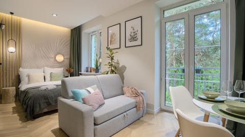 Bed, Photo of the whole room, Seating area