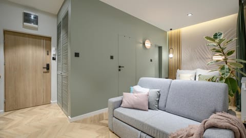 Photo of the whole room, Seating area