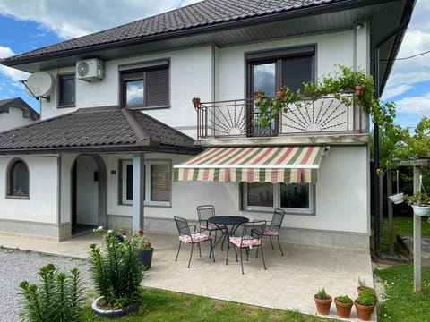 Patio, Day, Balcony/Terrace