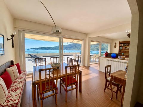 View (from property/room), Dining area, Sea view