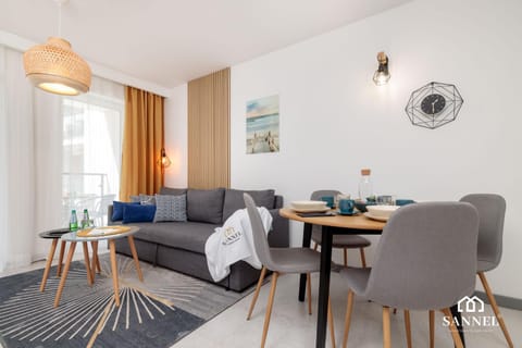 Living room, Decorative detail, Decorative detail, Seating area, Dining area, On site