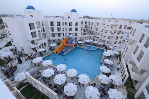 Property building, Swimming pool