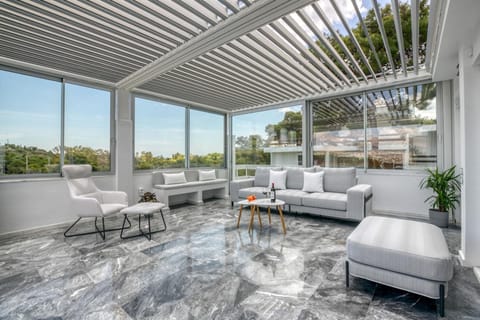 South Blue Sea View Apartment Apartment in Vouliagmeni