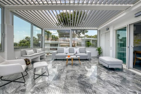 South Blue Sea View Apartment Apartment in Vouliagmeni