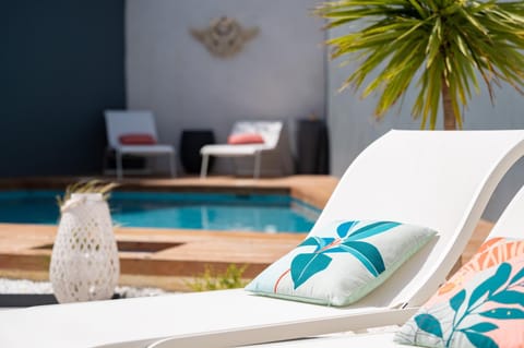 Patio, Swimming pool, Swimming pool, sunbed
