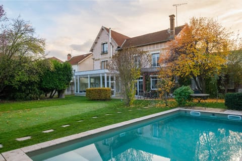 Property building, Garden view, Swimming pool, Swimming pool