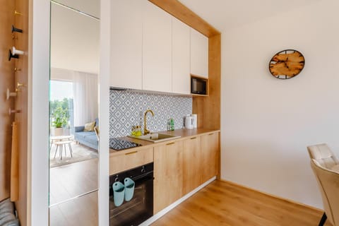 Kitchen or kitchenette, Dining area, oven, pet friendly, stove