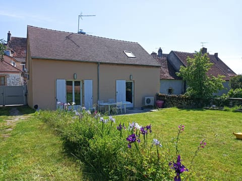 Property building, Garden, Garden view