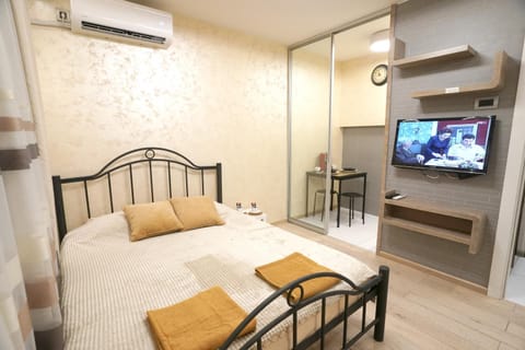 Bed, TV and multimedia, wardrobe, air conditioner