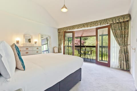 View (from property/room), Balcony/Terrace, Bedroom