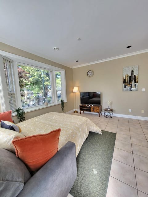 Bed, Living room, Photo of the whole room