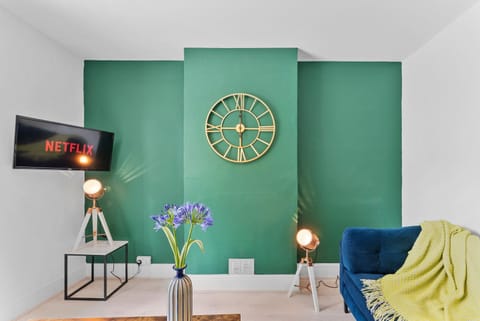 Pristine House - Sleeps 10 - Amazing Location Apartment in Ipswich