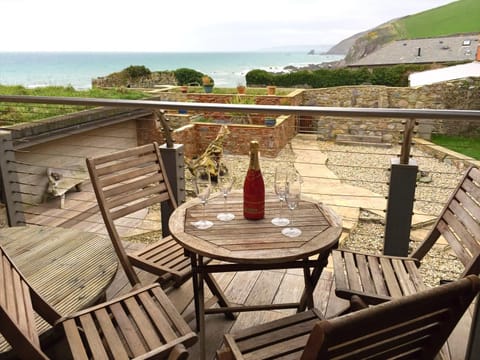 Patio, Hot Tub, View (from property/room), Balcony/Terrace, Living room, Seating area, Dining area, Sea view